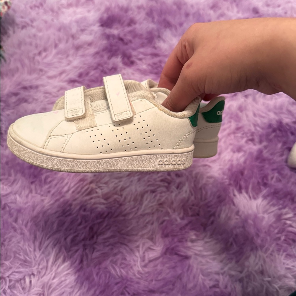 Adidas unisex shoes size 6(22)